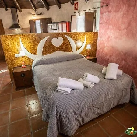 Chozos Rurales El Solitario * Banos De Montemayor