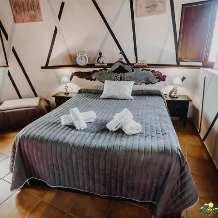 Chozos Rurales El Solitario Banos De Montemayor