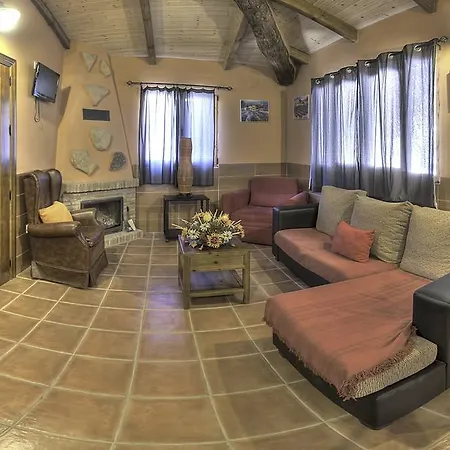 Chozos Rurales El Solitario Banos De Montemayor