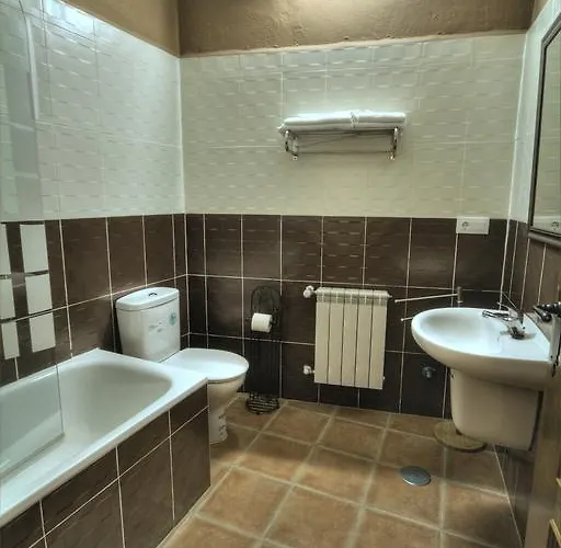 Chozos Rurales El Solitario Banos De Montemayor