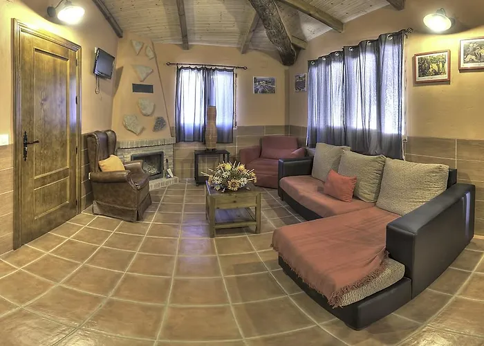 Chozos Rurales El Solitario Banos De Montemayor